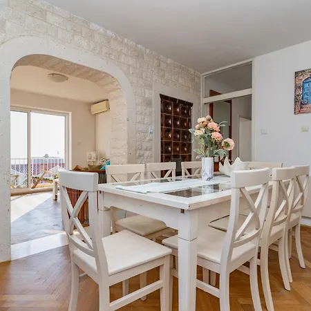 Apartament Sea And Old View