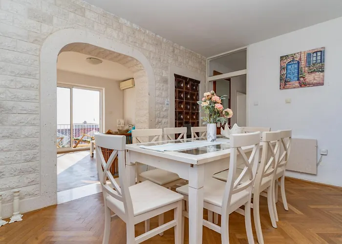 Apartman Sea And Old View