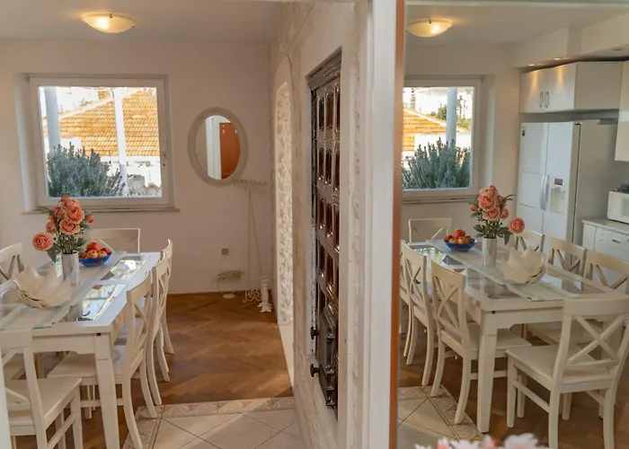 Sea And Old View Apartman *